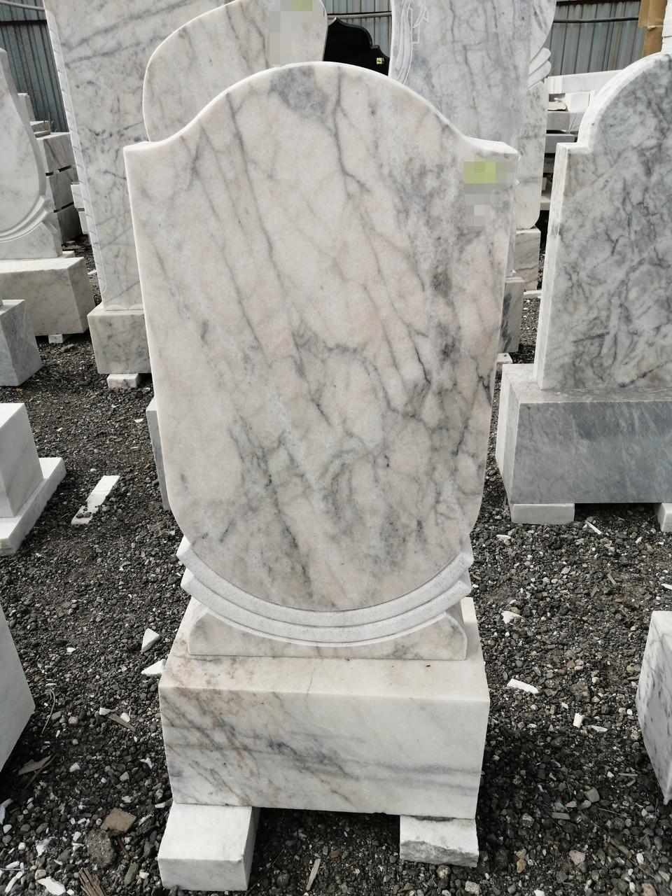 мраморный памятник на могилу