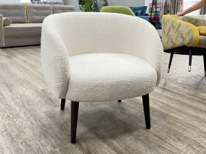 Мягкие кресла – универсальная мебель для гостиной