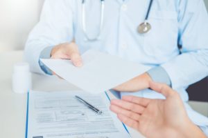 Как получить медицинскую справку: советы и рекомендации