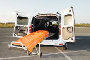 Как выбрать транспорт для перевозки лежачих больных в Оренбурге: полезные советы и организация транспортировки