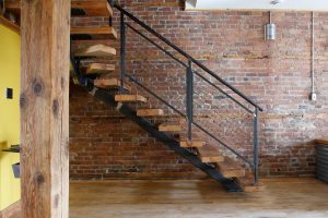 Лестницы на металлическом каркасе: преимущества и особенности установки