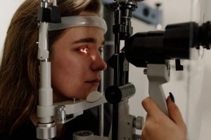 Особенности лазерного лечения сетчатки глаза, подготовка и преимущества