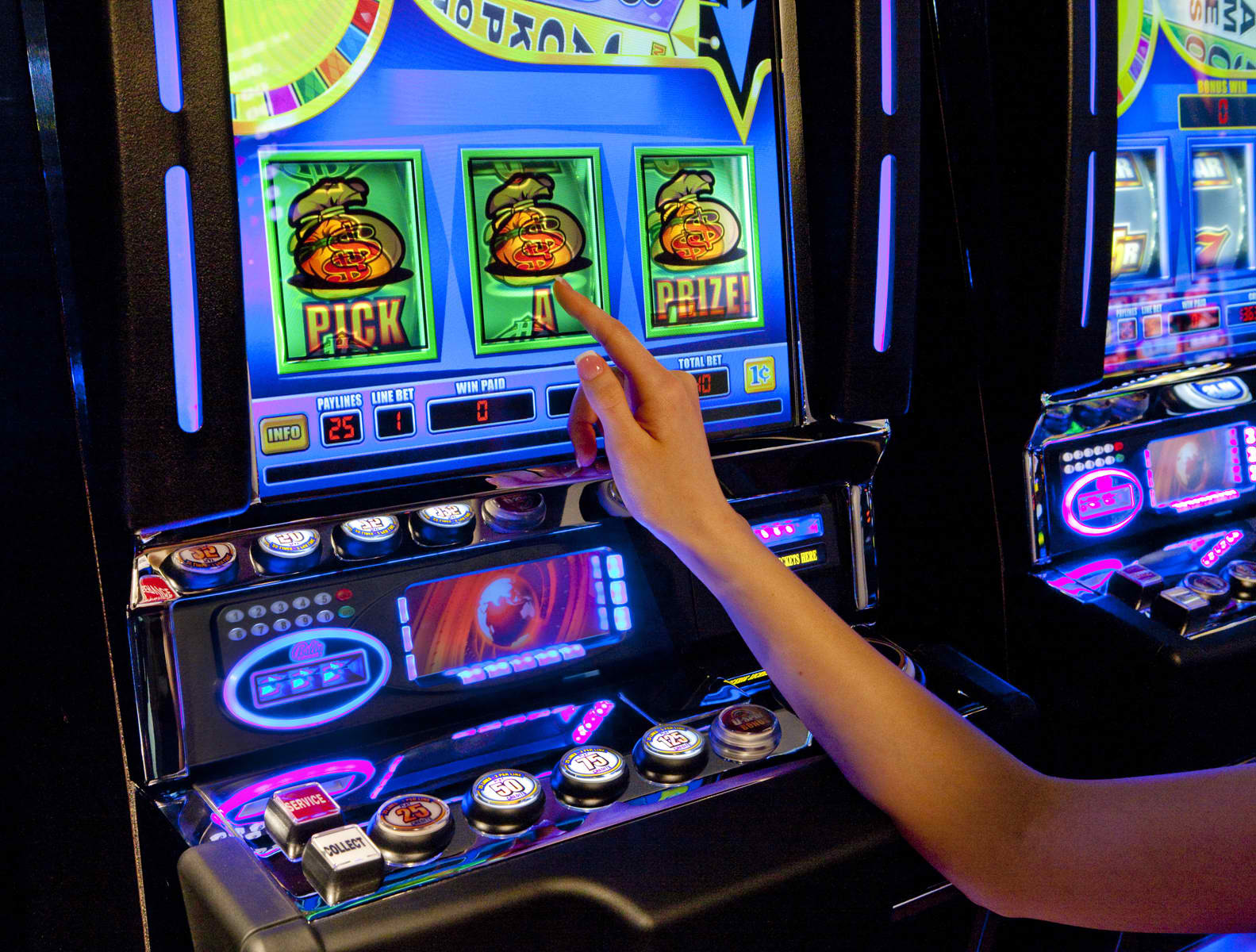 Роль и влияние азартных игр в игровые аппараты на общество и индивидуальных игроков