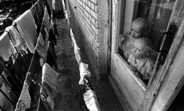Фото детей Чернобыля в окне