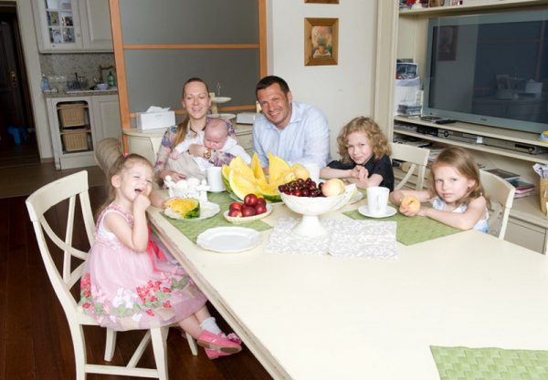 С женой Эльгой Сэпп и детьми