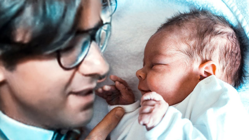 Андрей Малахов со своим новорожденным сыном
