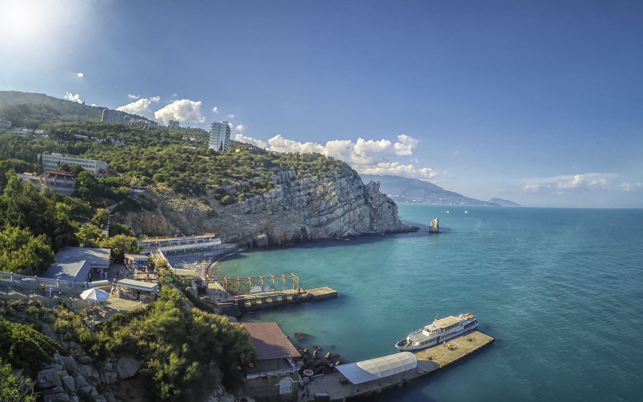 Г ялта крым. Крым Ялта. Ялта город в Крыму. Ялта Курортный город. Крымское побережье большая Ялта.