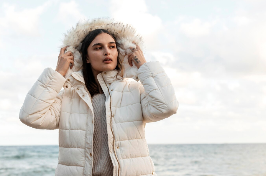 Женские пуховики в Москве: Удобство покупки через интернет