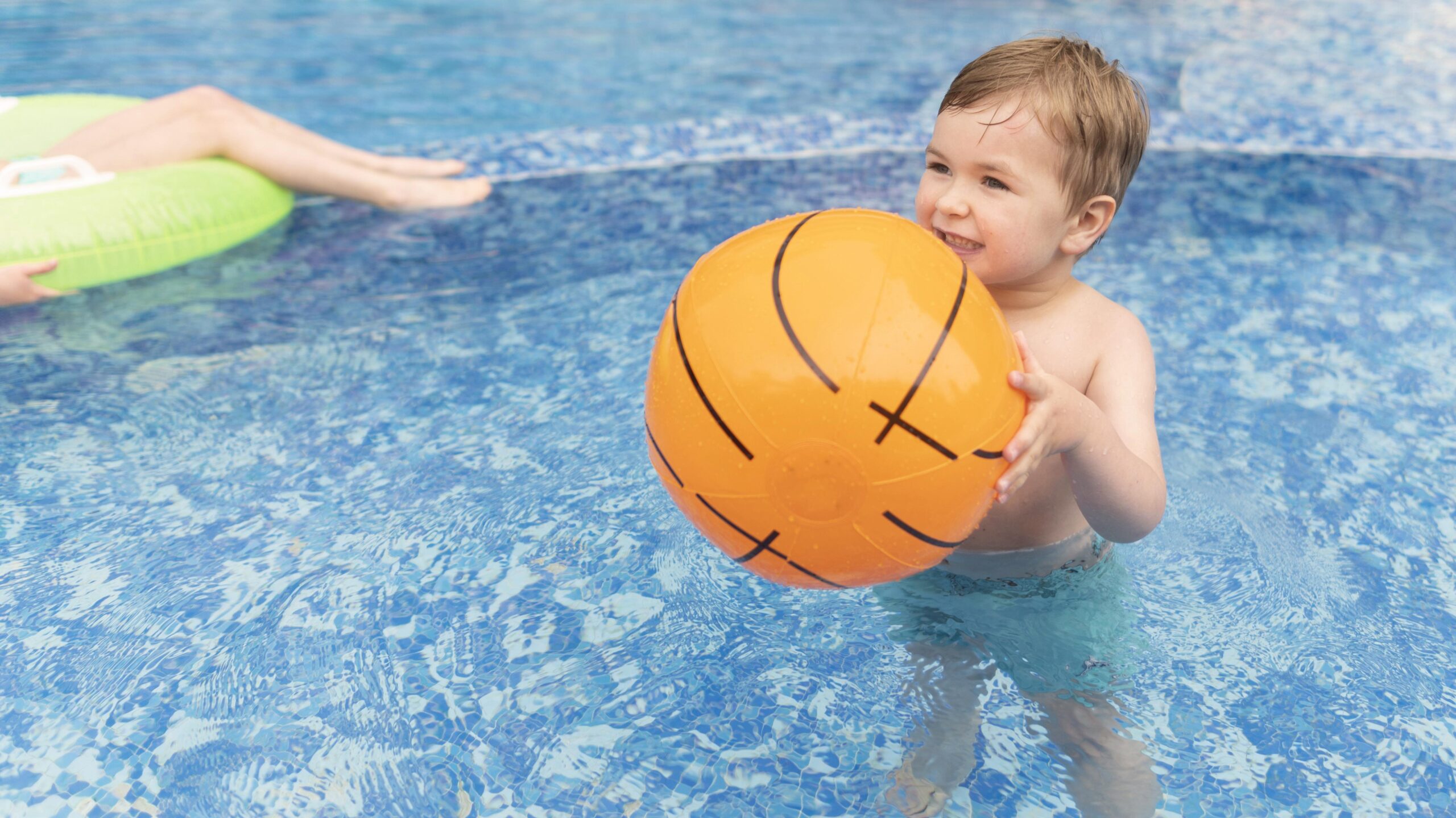Грудничковое плавание: польза и безопасность