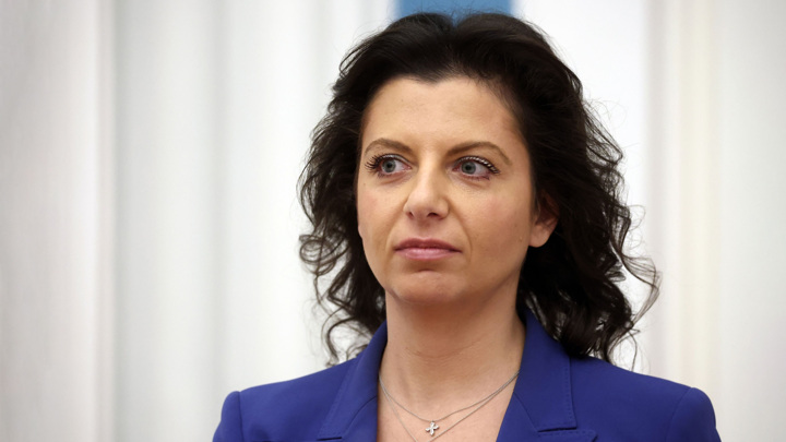 Симоньян рассказала, как на нее с дочкой накричали работницы регистратуры - Новости на Вести.ru