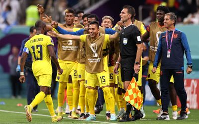 Дубль Валенсии помог Эквадору обыграть Катар в матче открытия ЧМ-2022