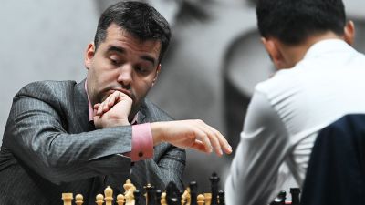 Ян Непомнящий сыграл вничью с Дин Лижэнем в 9-й партии за мировую шахматную корону