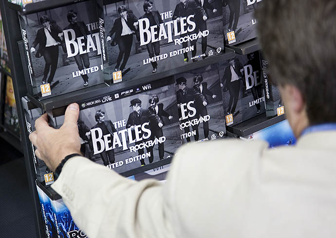 Компания Sony выкупила права на песни The Beatles у детей Майкла Джексона
