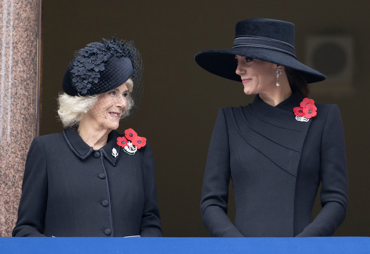Королева и будущая королева: Камила Паркер-Боулз и Кейт Миддлтон на балконе в честь Дня памяти впервые без Елизаветы II