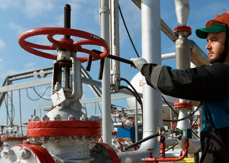 МЭА оценило падение доходов России от продажи нефти за март в 20%