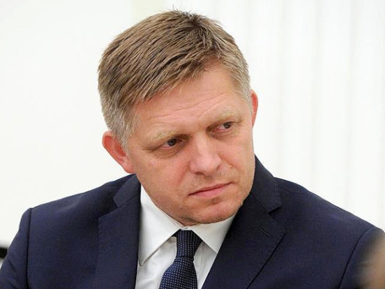 Politico: Орбан и Фицо выступили против выделения Киеву 50 млрд евро