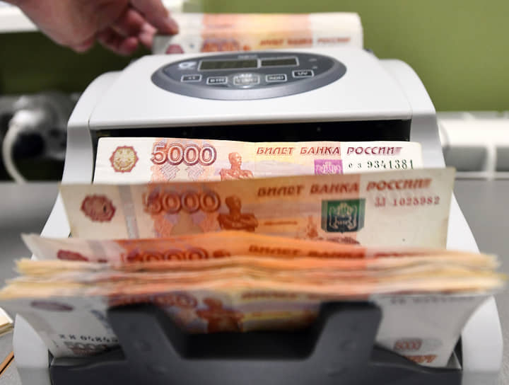 Politics: власти Кипра запретили банкам проводить операции с рублем