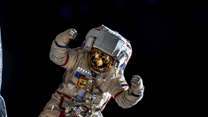 Сколько лет космонавт может провести на околоземной орбите без вреда для здоровья