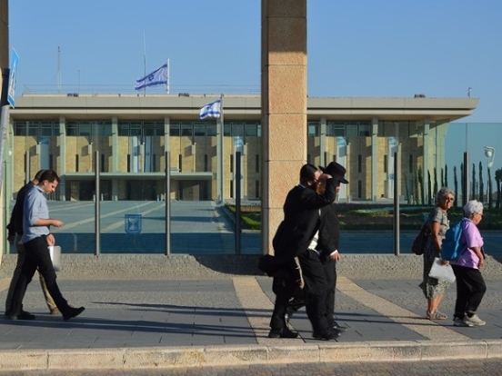 СМИ: Власти Израиля на фоне массовых протестов отложили рассмотрение судебной реформы до мая