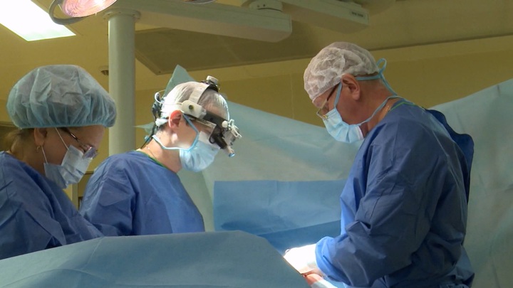 В госпитале Бурденко провели первую в мире операцию с использованием биопринтера