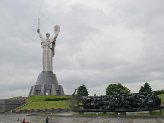В Киеве решили переименовать памятник «Родина-мать»
