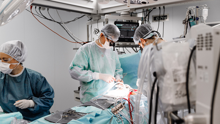 В России впервые устранили редкий порок сердца у взрослого через миниразрез в груди - Новости на Вести.ru